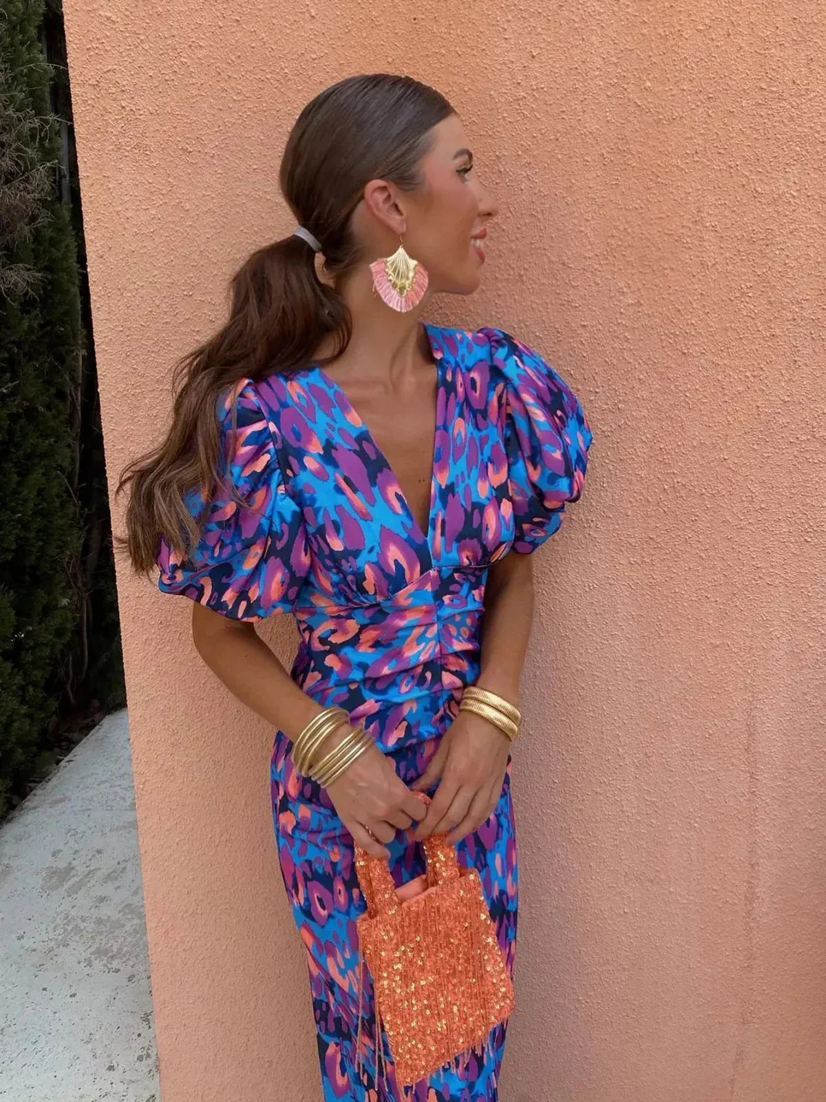 Tzeltia – Vestido midi colorido con mangas plisadas