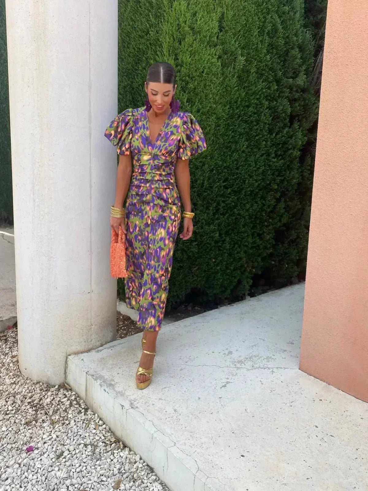 Tzeltia – Vestido midi colorido con mangas plisadas