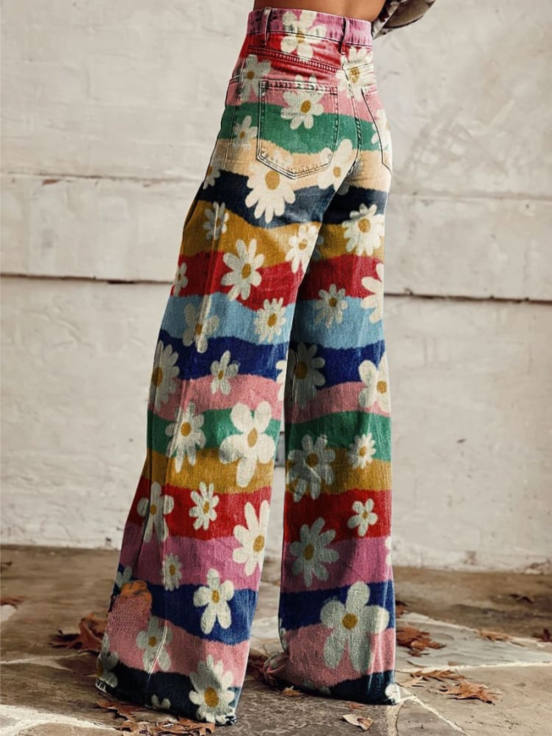 Pantalón Flare “Daisy Groove” – Flores, Ritmo y Rebeldía