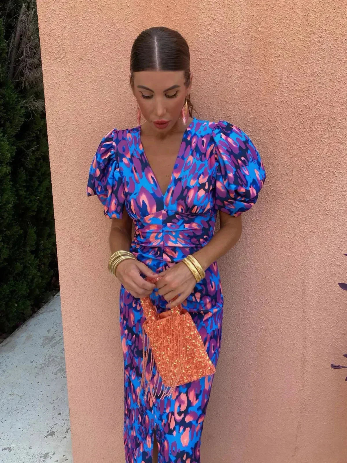 Tzeltia – Vestido midi colorido con mangas plisadas